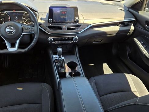 Used 2025 Nissan Altima 2.5 SV FWD image 12