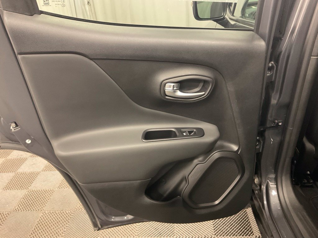 Used 2022 Jeep Renegade Trailhawk AWD/4WD image 33