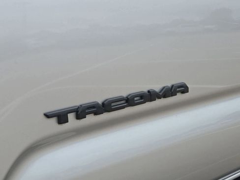 Used 2020 Toyota Tacoma TRD Sport w/ Technology Package AWD/4WD image 12