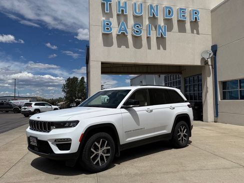 Used 2023 Jeep Grand Cherokee Limited w/ Trailer Tow Prep Group (B) AWD/4WD image 1