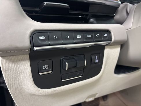 Used 2022 Cadillac Escalade ESV Premium Luxury Platinum image 13