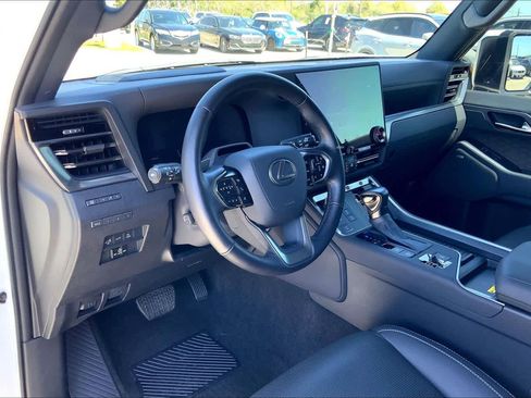 Used 2024 Lexus GX 550 w/ Accessory Package (Z1) image 16