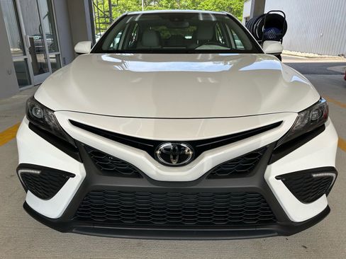Used 2023 Toyota Camry SE w/ Convenience Package image 5