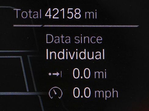 Used 2022 BMW 740i w/ Premium Package image 28