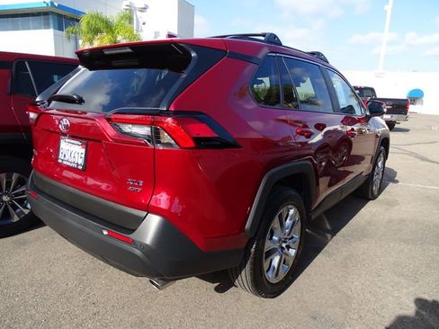 Used 2025 Toyota RAV4 XLE Premium w/ Weather Package AWD/4WD image 4
