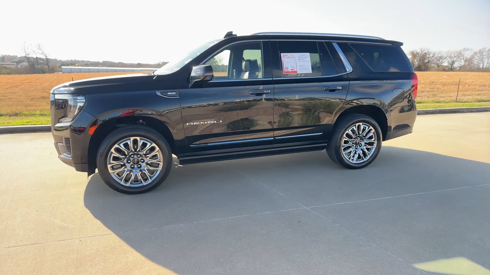 Used 2023 GMC Yukon Denali Ultimate AWD/4WD image 5