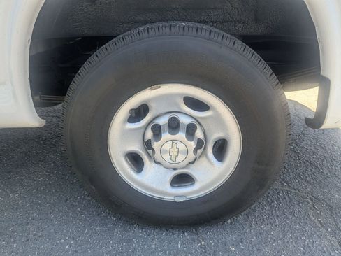 Used 2021 Chevrolet Express 2500 w/ Driver Convenience Package RWD image 17