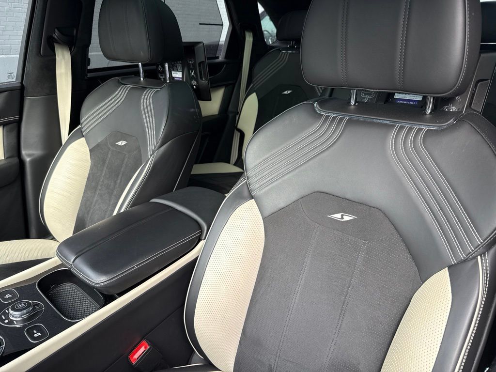 Used 2022 Bentley Bentayga AWD/4WD image 14