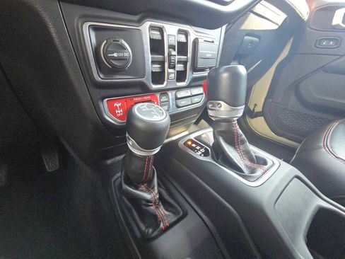 Used 2020 Jeep Gladiator Rubicon AWD/4WD image 34