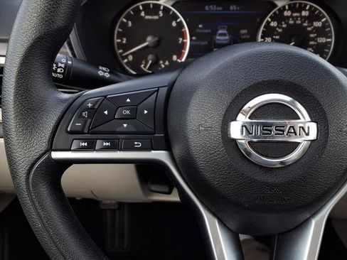 Used 2025 Nissan Altima 2.5 SV image 17