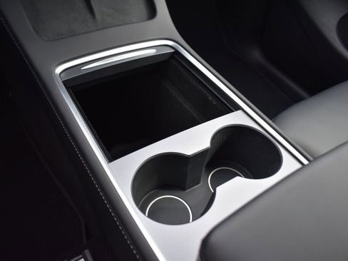 Used 2024 Tesla Model Y Long Range image 13