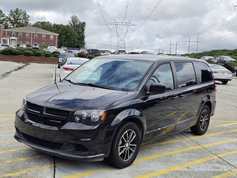 Used 2016 Dodge Grand Caravan SE FWD image 1