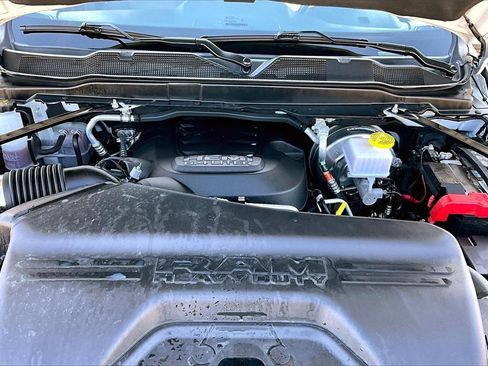 Used 2024 RAM 2500 Tradesman w/ Chrome Appearance Group image 10