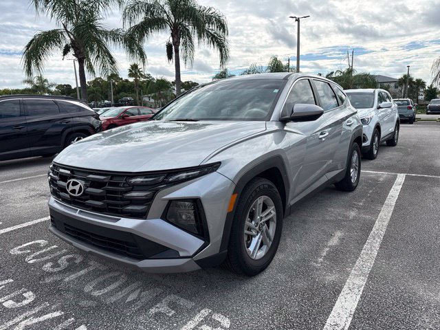 Used 2025 Hyundai Tucson SE FWD image 1