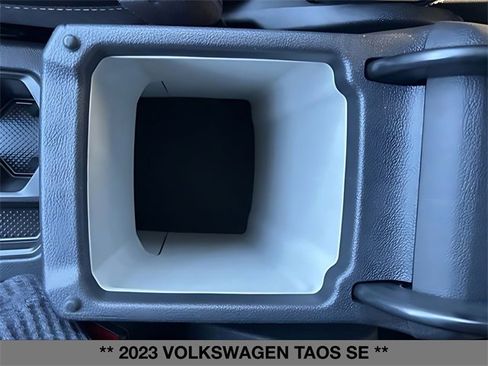 Used 2023 Volkswagen Taos SE w/ Panoramic Sunroof Package image 33