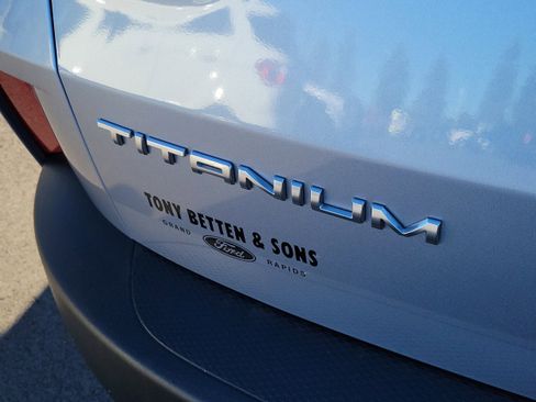 Certified 2022 Ford Escape Titanium image 6