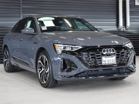 Used 2024 Audi Q8 e-tron Premium Plus image 12