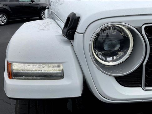 Used 2024 Jeep Wrangler Unlimited Sahara image 26