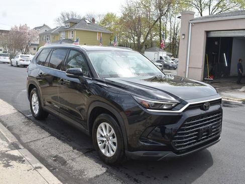 Used 2025 Toyota Grand Highlander FWD image 4