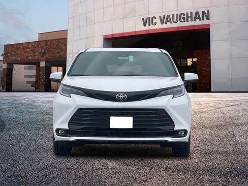 New 2026 Toyota Sienna XLE Woodland Edition AWD/4WD image 8