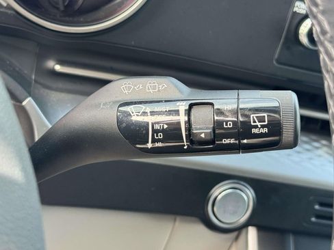 Used 2024 Kia Carnival LX FWD image 27