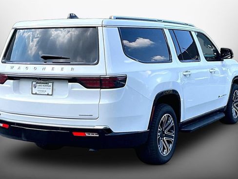 Certified 2024 Jeep Wagoneer L Series II w/ Flexible Seating Group RWD image 8