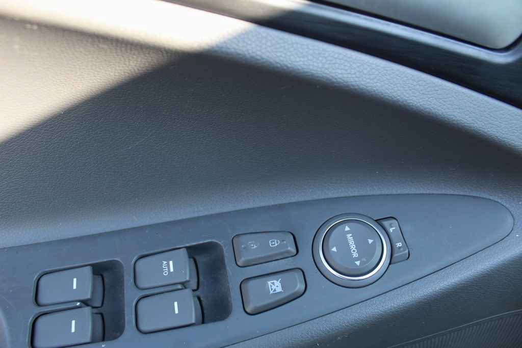 Used 2012 Hyundai Sonata GLS FWD image 12