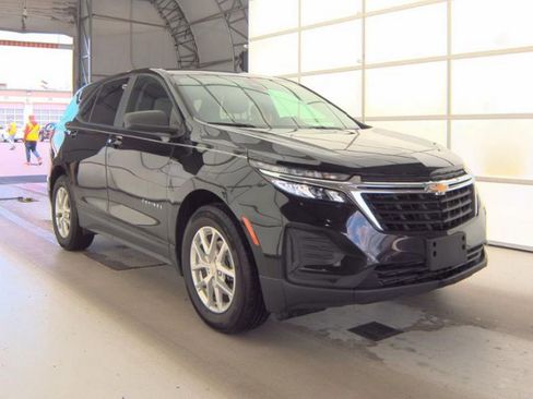 Used 2024 Chevrolet Equinox LS w/ LS Convenience Package FWD image 4