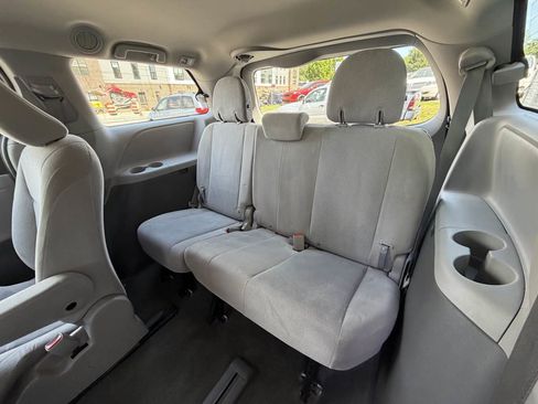 Used 2016 Toyota Sienna L FWD image 13