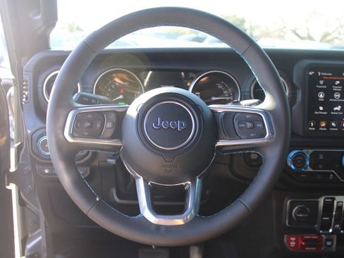 Used 2023 Jeep Wrangler Unlimited Rubicon 4xe image 4