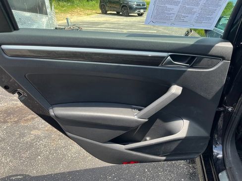 Used 2018 Volkswagen Passat 2.0T SEL Premium FWD image 23