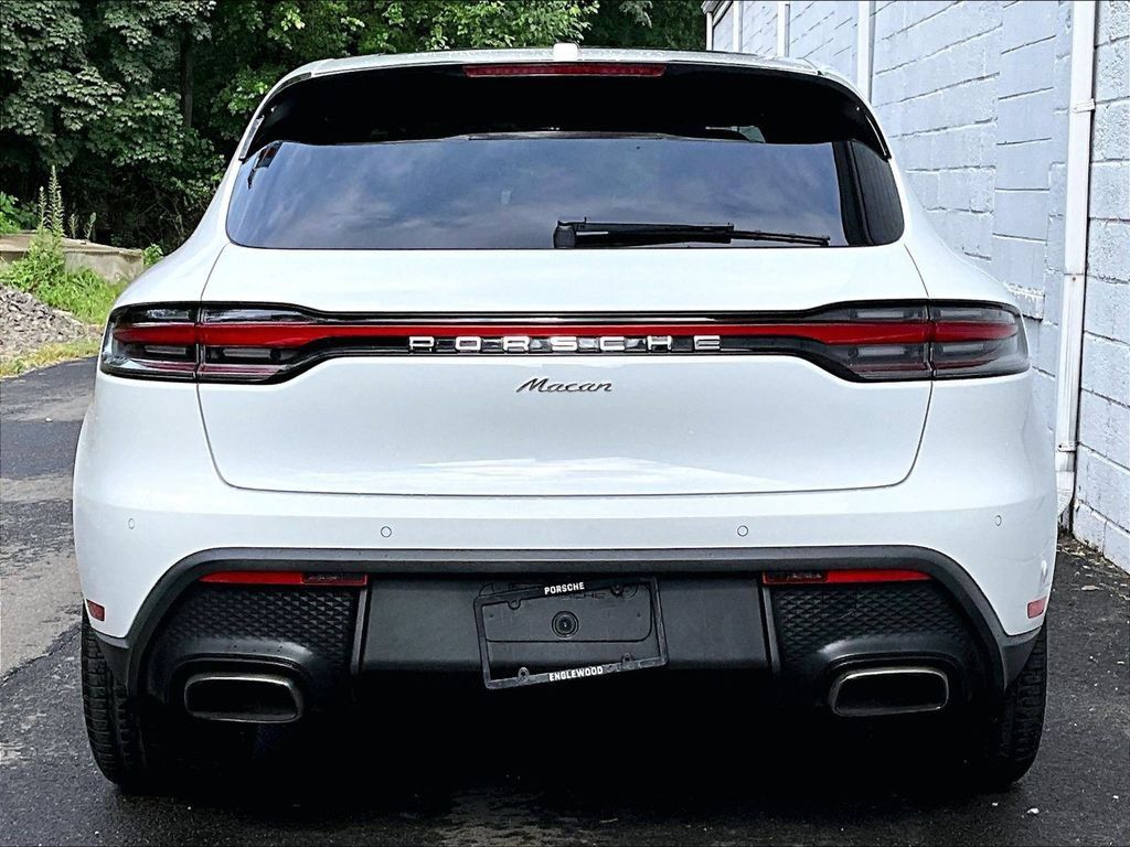 Certified 2026 Porsche Macan AWD/4WD image 9