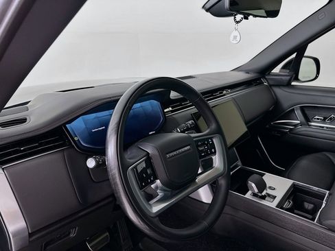Used 2025 Land Rover Range Rover Long Wheelbase Autobiography image 10