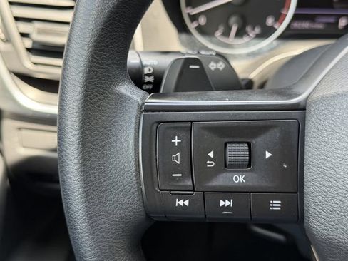 Used 2025 Nissan Rogue S FWD image 17