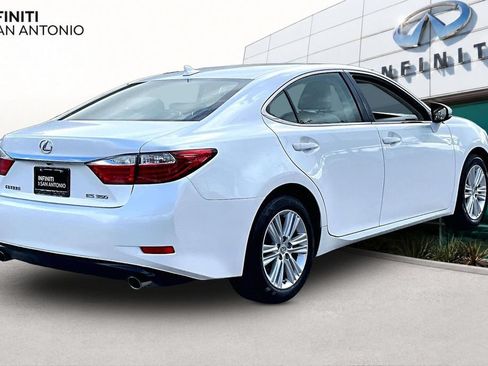 Used 2013 Lexus ES 350 w/ Premium Pkg FWD image 2