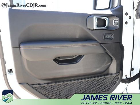 Used 2023 Jeep Wrangler Altitude image 20