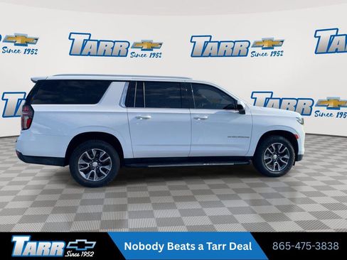 Used 2021 Chevrolet Suburban LT RWD image 9