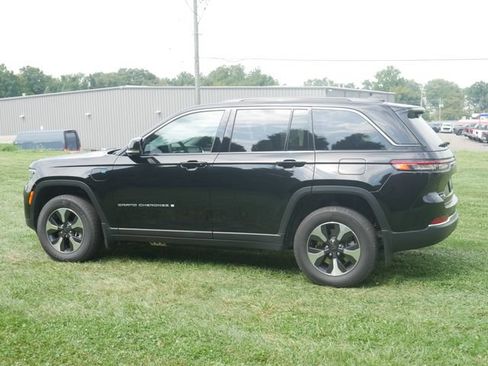 Used 2025 Jeep Grand Cherokee Limited 4xe w/ Luxury Tech Group II AWD/4WD image 10