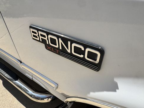 Used 1993 Ford Bronco XLT AWD/4WD image 36