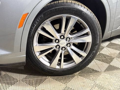 Used 2024 Cadillac XT6 Premium Luxury AWD/4WD image 2