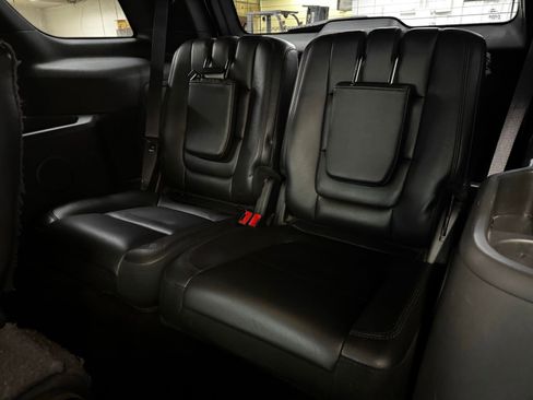 Used 2014 Ford Explorer XLT w/ Equipment Group 202A AWD/4WD image 12