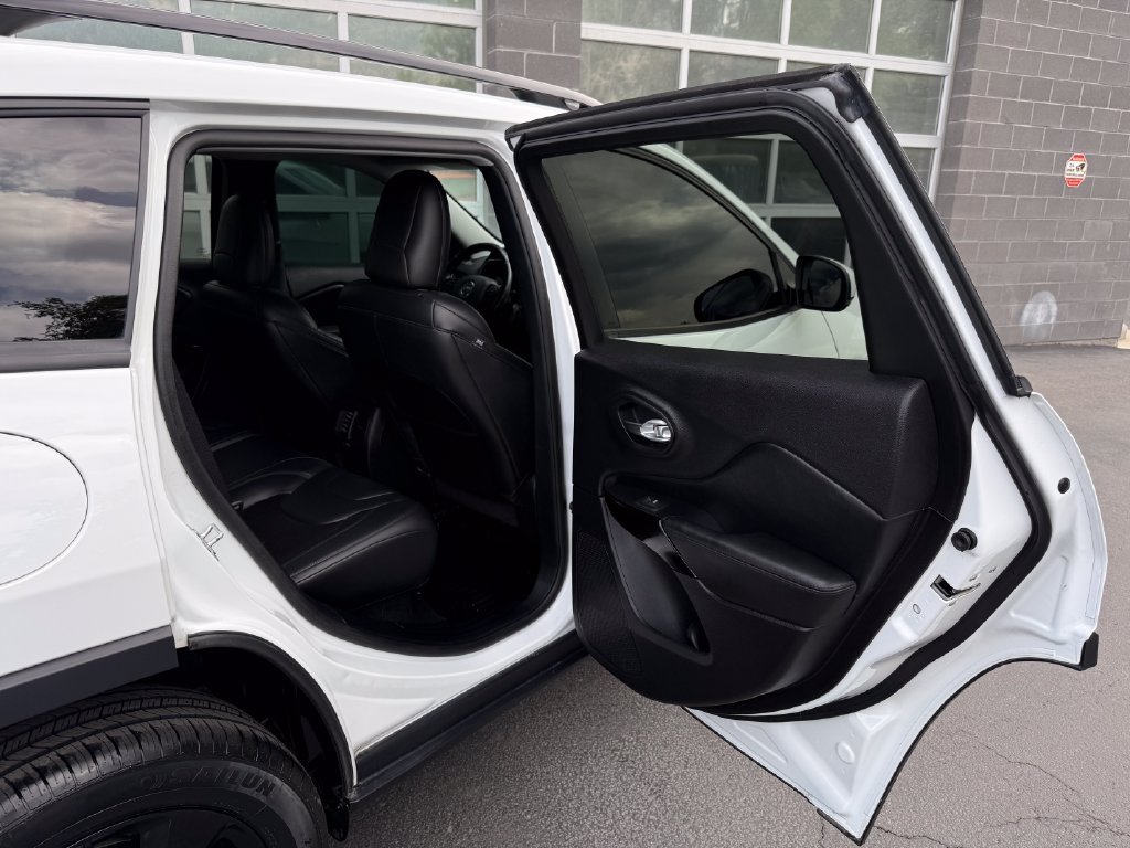 Used 2020 Jeep Cherokee Latitude Plus AWD/4WD image 35