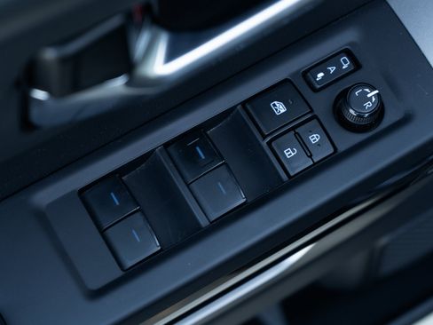 Used 2023 Toyota Sequoia Limited image 40