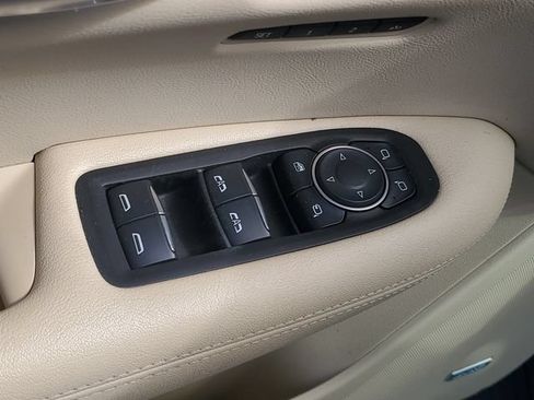 Used 2017 Cadillac XT5 Premium Luxury AWD/4WD image 17
