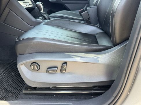 Used 2022 Volkswagen Tiguan SE AWD/4WD image 15