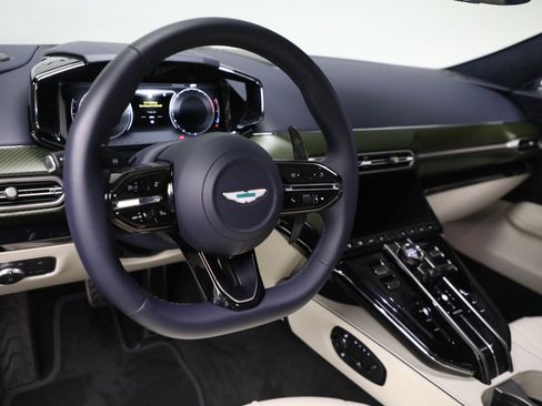 Used 2025 Aston Martin V8 Vantage image 19