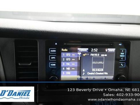 Used 2017 Toyota Sienna LE FWD image 31