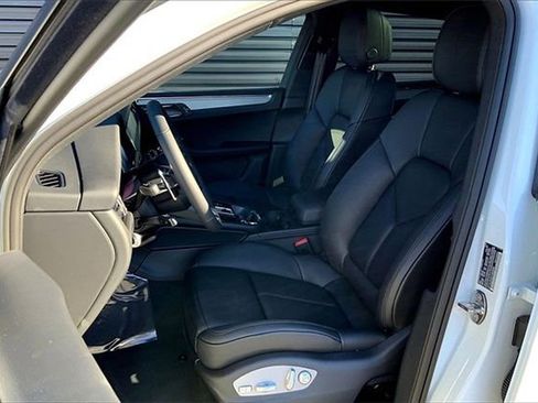 Certified 2026 Porsche Macan image 5