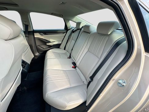 Used 2018 Honda Accord Touring image 31