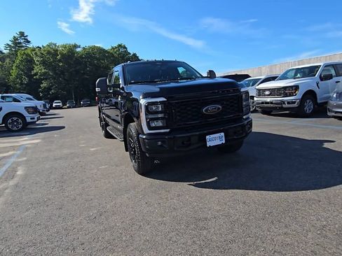 Certified 2025 Ford F250 XLT w/ Black Appearance Package AWD/4WD image 14